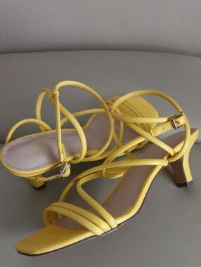 Xappeal  Leighton Yellow Strappy Mid-Heel Sandals Size 9